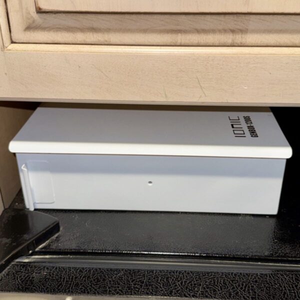 ionic genbox 1200s | 1200w slim battery backup with sub 20ms ups for essential appliances